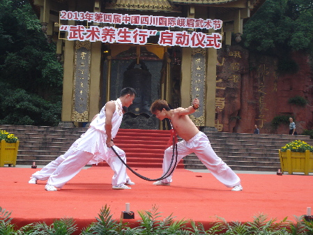 四川旅游出新意 峨眉山武術(shù)養(yǎng)生行啟動(dòng)